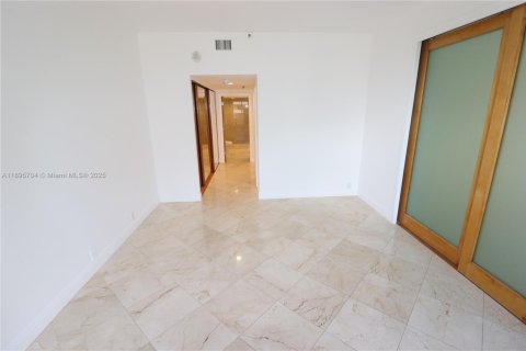 Снять в аренду кондоминиум в Ки-Бискейн, Флорида 1 спальня, 105.35м2, № 1949730 - фото 19