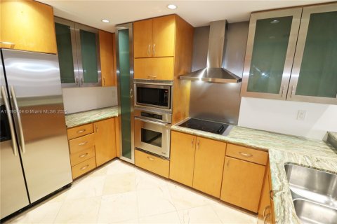 Снять в аренду кондоминиум в Ки-Бискейн, Флорида 1 спальня, 105.35м2, № 1949730 - фото 9