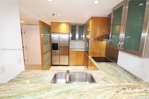 Снять в аренду кондоминиум в Ки-Бискейн, Флорида 1 спальня, 105.35м2, № 1949730 - фото 8