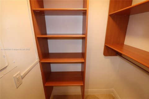 Снять в аренду кондоминиум в Ки-Бискейн, Флорида 1 спальня, 105.35м2, № 1949730 - фото 14