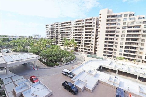 Снять в аренду кондоминиум в Ки-Бискейн, Флорида 1 спальня, 105.35м2, № 1949730 - фото 1