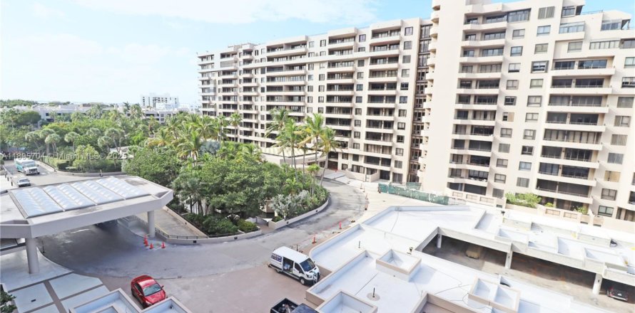 Кондоминиум с 1 спальней в Ки-Бискейн, Флорида № 1949730