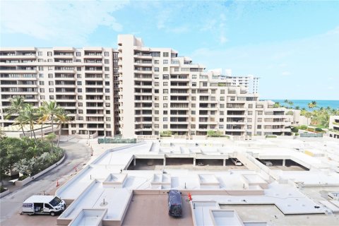 Снять в аренду кондоминиум в Ки-Бискейн, Флорида 1 спальня, 105.35м2, № 1949730 - фото 2