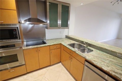 Снять в аренду кондоминиум в Ки-Бискейн, Флорида 1 спальня, 105.35м2, № 1949730 - фото 10