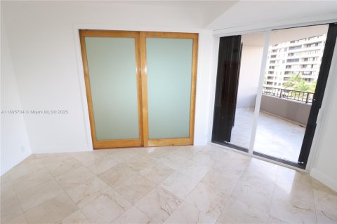 Снять в аренду кондоминиум в Ки-Бискейн, Флорида 1 спальня, 105.35м2, № 1949730 - фото 22