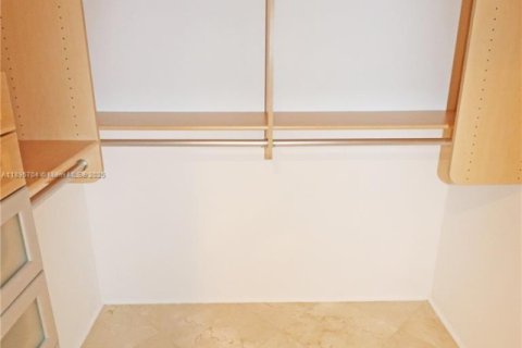 Снять в аренду кондоминиум в Ки-Бискейн, Флорида 1 спальня, 105.35м2, № 1949730 - фото 16