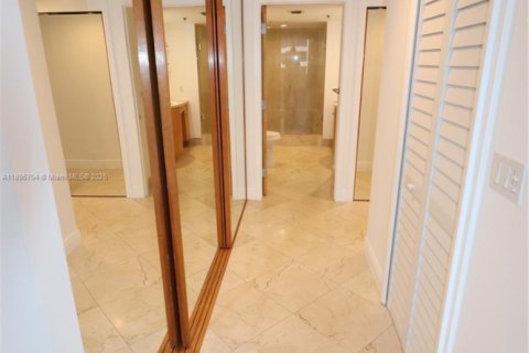 Снять в аренду кондоминиум в Ки-Бискейн, Флорида 1 спальня, 105.35м2, № 1949730 - фото 23