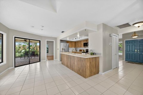House in Palm Harbor, Florida 3 bedrooms, 173.36 sq.m. № 1884529 - photo 13
