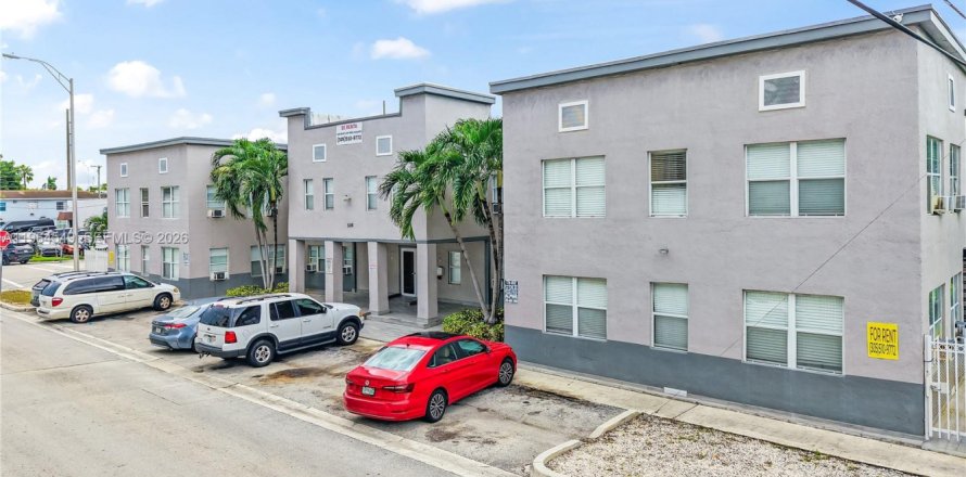 Коммерческая недвижимость в Хайалиа, Флорида № 2031646