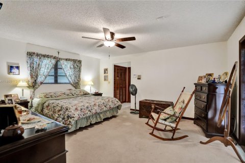 Villa ou maison à vendre à Miami, Floride: 5 chambres, 273.13 m2 № 1871651 - photo 17