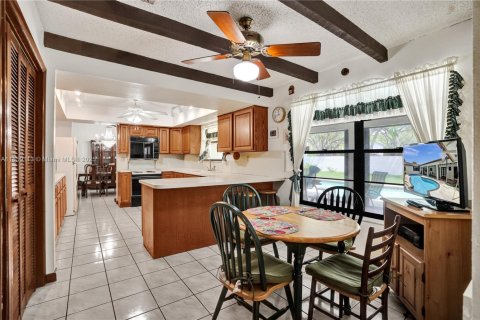 Villa ou maison à vendre à Miami, Floride: 5 chambres, 273.13 m2 № 1871651 - photo 14