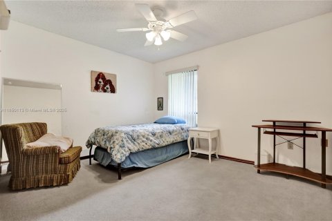 Villa ou maison à vendre à Miami, Floride: 5 chambres, 273.13 m2 № 1871651 - photo 27
