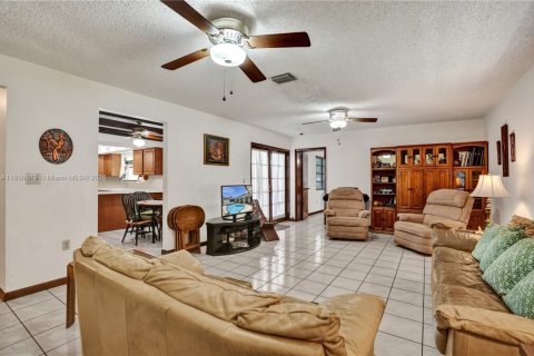Villa ou maison à vendre à Miami, Floride: 5 chambres, 273.13 m2 № 1871651 - photo 9