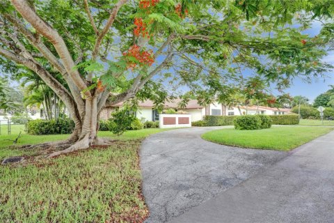 Villa ou maison à vendre à Miami, Floride: 5 chambres, 273.13 m2 № 1871651 - photo 2