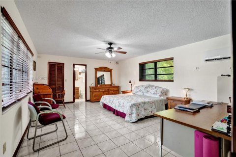 Villa ou maison à vendre à Miami, Floride: 5 chambres, 273.13 m2 № 1871651 - photo 21