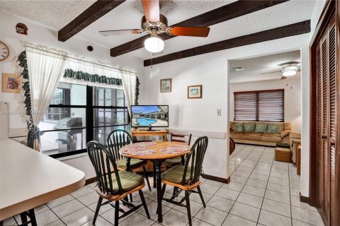 Villa ou maison à vendre à Miami, Floride: 5 chambres, 273.13 m2 № 1871651 - photo 15