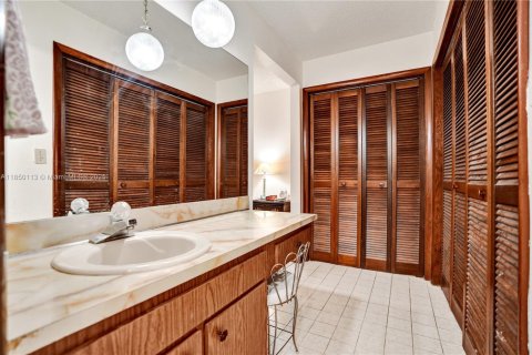 Villa ou maison à vendre à Miami, Floride: 5 chambres, 273.13 m2 № 1871651 - photo 19