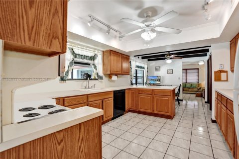 Villa ou maison à vendre à Miami, Floride: 5 chambres, 273.13 m2 № 1871651 - photo 12