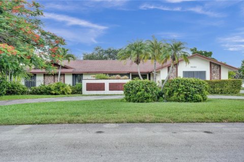 Villa ou maison à vendre à Miami, Floride: 5 chambres, 273.13 m2 № 1871651 - photo 1