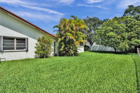 Villa ou maison à vendre à Miami, Floride: 5 chambres, 273.13 m2 № 1871651 - photo 29