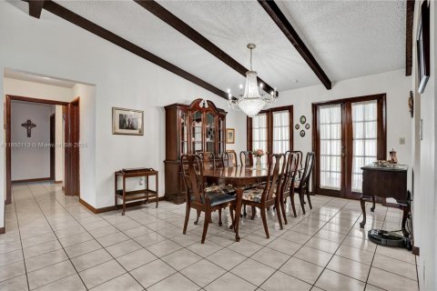 Villa ou maison à vendre à Miami, Floride: 5 chambres, 273.13 m2 № 1871651 - photo 16