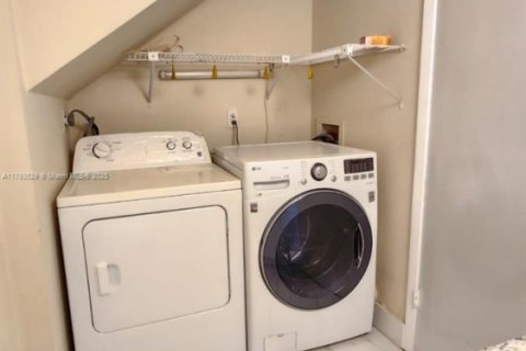 Copropriété à vendre à Miami, Floride: 3 chambres, 135.82 m2 № 1983398 - photo 12