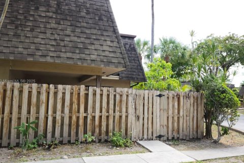 Copropriété à vendre à Miami, Floride: 3 chambres, 135.82 m2 № 1983398 - photo 1