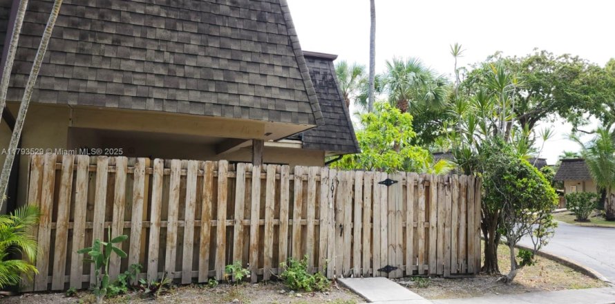 Condo à Miami, Floride, 3 chambres № 1983398