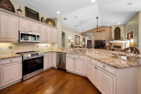 House in Odessa, Florida 4 bedrooms, 300.63 sq.m. № 1918632 - photo 8