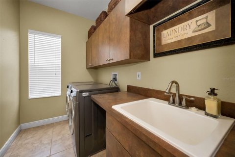 House in Odessa, Florida 4 bedrooms, 300.63 sq.m. № 1918632 - photo 29