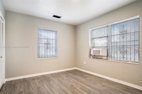 Casa en venta en Miami, Florida, 3 dormitorios, 85.1 m2 № 1926626 - foto 6