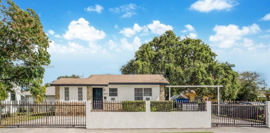 Casa en Miami, Florida 3 dormitorios, 85.1 m2 № 1926626