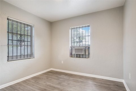 Casa en venta en Miami, Florida, 3 dormitorios, 85.1 m2 № 1926626 - foto 7