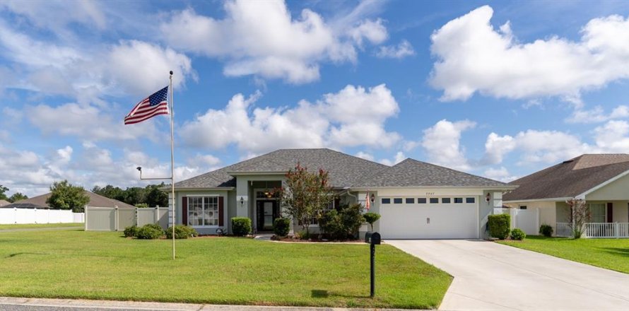 Villa ou maison à Belleview, Floride 4 chambres, 216.65 m2 № 1883705