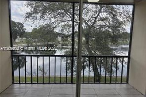 Apartment in Tamarac, Florida 1 bedroom, 69.68 sq.m. № 1967447 - photo 2