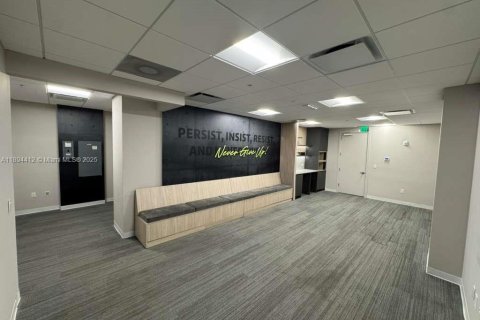 Propiedad comercial en venta en Sweetwater, Florida № 1946123 - foto 9