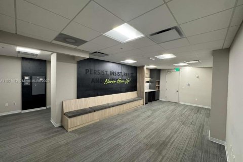 Propiedad comercial en venta en Sweetwater, Florida № 1946123 - foto 2