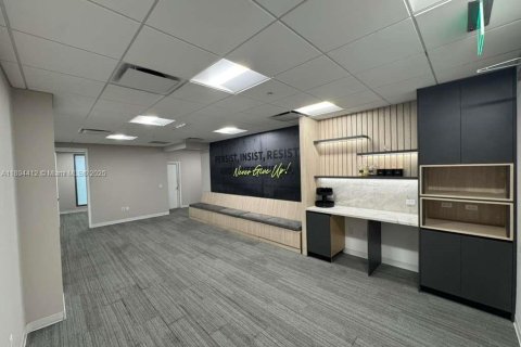 Propiedad comercial en venta en Sweetwater, Florida № 1946123 - foto 3