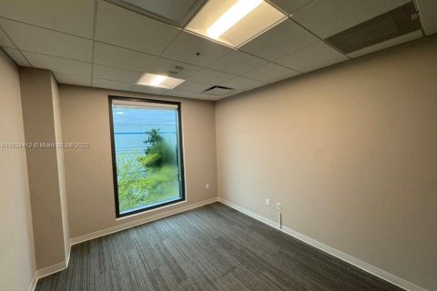 Propiedad comercial en venta en Sweetwater, Florida № 1946123 - foto 4