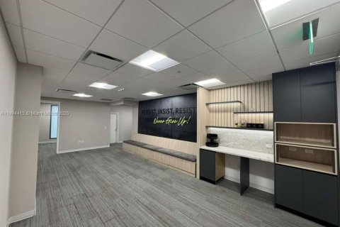 Propiedad comercial en venta en Sweetwater, Florida № 1946123 - foto 7