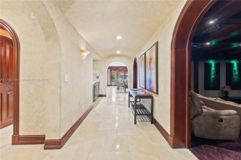 Купить виллу или дом в Форт-Лодердейл, Флорида 5 спален, 543.01м2, № 1645508 - фото 9