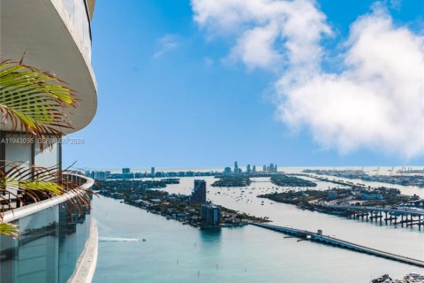 Condominio en Miami, Florida, 1 dormitorio  № 1999304