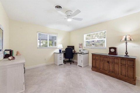 Купить виллу или дом в Энглвуд, Флорида 12 комнат, 230.58м2, № 2139924 - фото 23