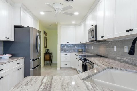 Купить виллу или дом в Энглвуд, Флорида 12 комнат, 230.58м2, № 2139924 - фото 19