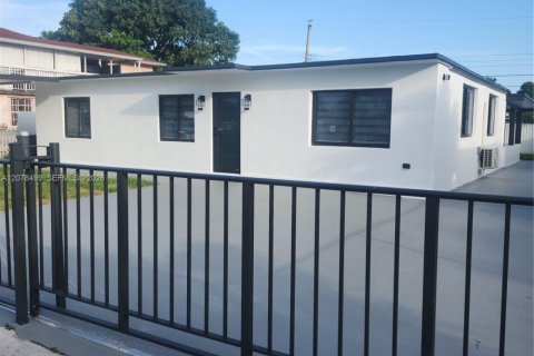 Villa ou maison à Hialeah, Floride 3 chambres, 107.02 m2 № 2323807