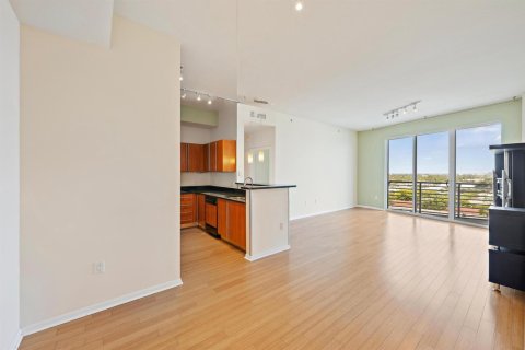 Condo in West Palm Beach, Florida, 2 bedrooms  № 2251682 - photo 3