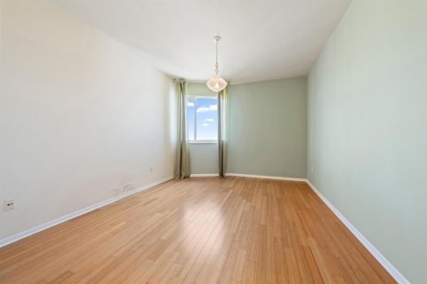 Condo in West Palm Beach, Florida, 2 bedrooms  № 2251682 - photo 10