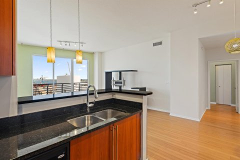 Condo in West Palm Beach, Florida, 2 bedrooms  № 2251682 - photo 6