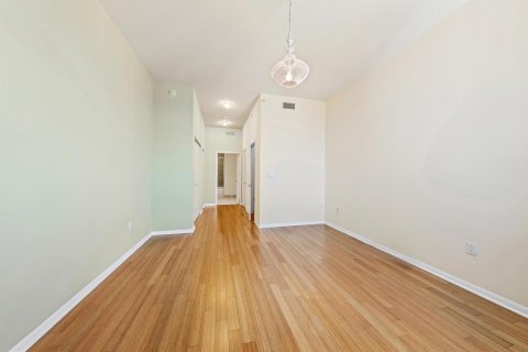 Condo in West Palm Beach, Florida, 2 bedrooms  № 2251682 - photo 9