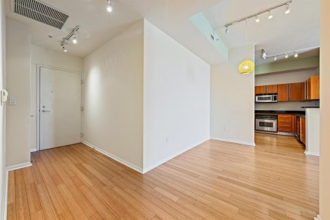 Condo in West Palm Beach, Florida, 2 bedrooms  № 2251682 - photo 2